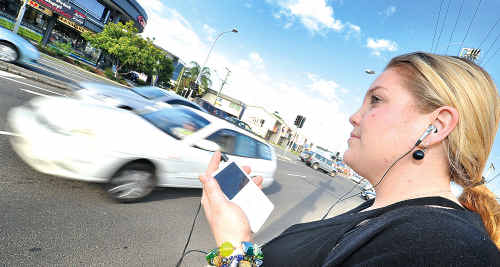 Listening to headphones while running on the road is more dangerous than most people think. Listening to headphones while running on the road is more dangerous than most people think.